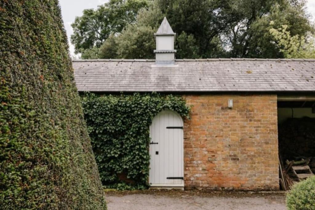 Cressy Hall - Historic Grade II Listed Manor, Gorgeous Topiary Garden Gosberton Экстерьер фото