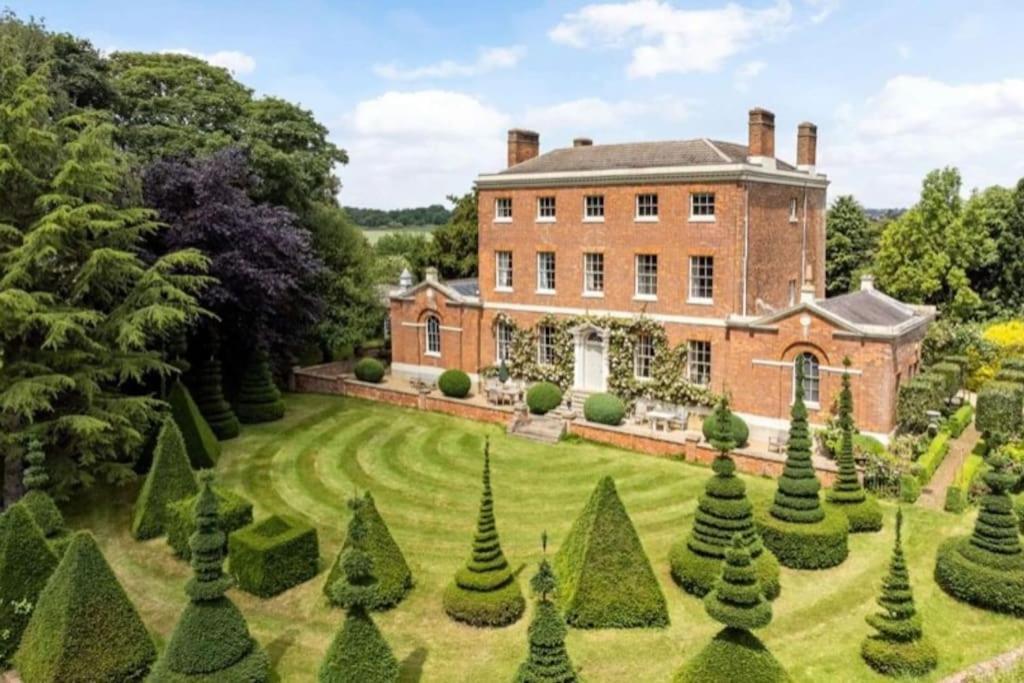 Cressy Hall - Historic Grade II Listed Manor, Gorgeous Topiary Garden Gosberton Экстерьер фото