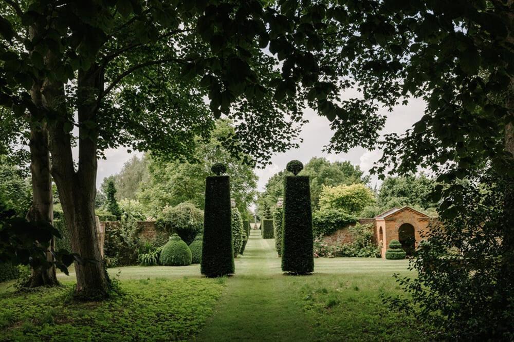Cressy Hall - Historic Grade II Listed Manor, Gorgeous Topiary Garden Gosberton Экстерьер фото