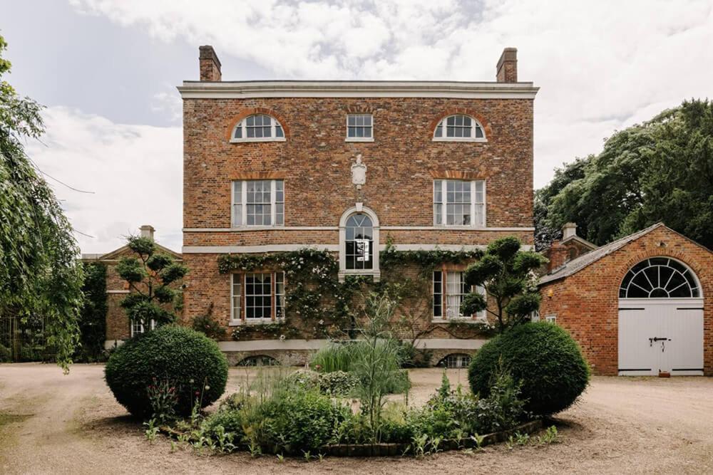 Cressy Hall - Historic Grade II Listed Manor, Gorgeous Topiary Garden Gosberton Экстерьер фото